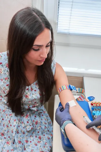 Laboratornye issledovaniya: | LABORATORIO DEL DR. REDGER